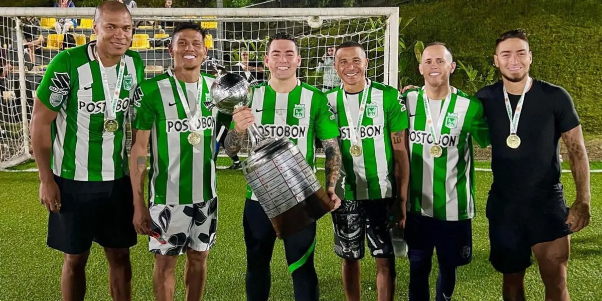 El jugador decidió subir una foto con el histórico defensor del Verdolaga y otros jugadores de la Copa Libertadores