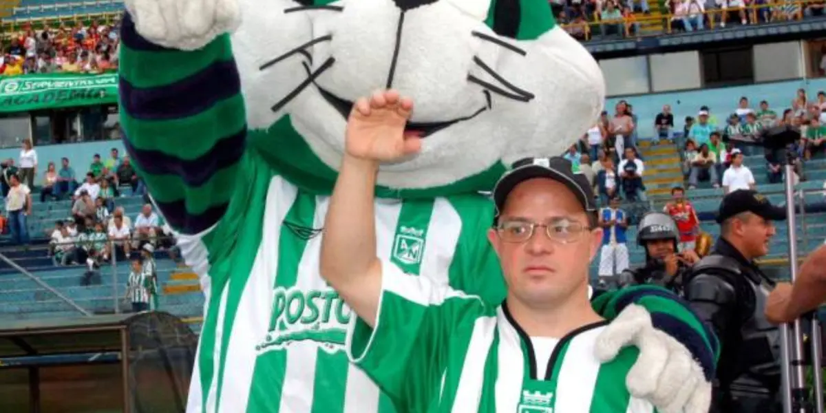 Este aficionado se hizo popular por salir con el ‘Verdolaga’ a la cancha durante dos décadas